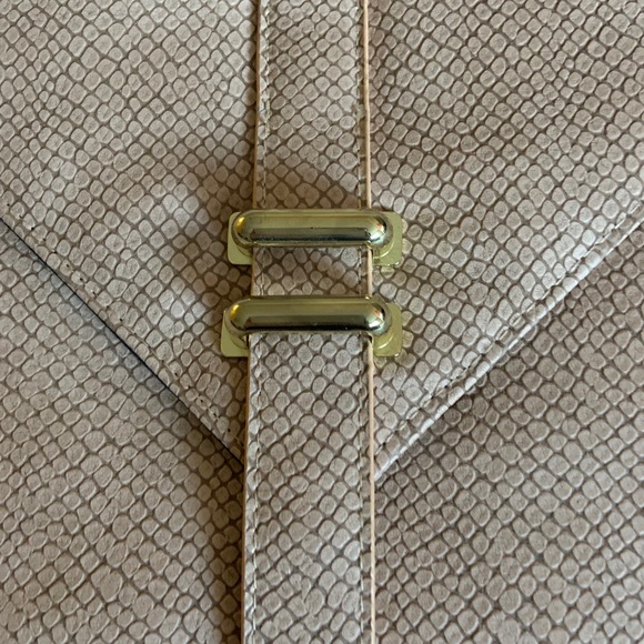ASOS Tan and Gold Large Envelope Clutch - Picture 6 of 6